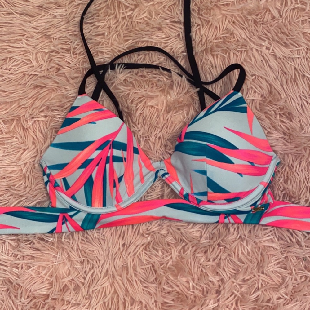 pink/ victorious secret swimsuit top.